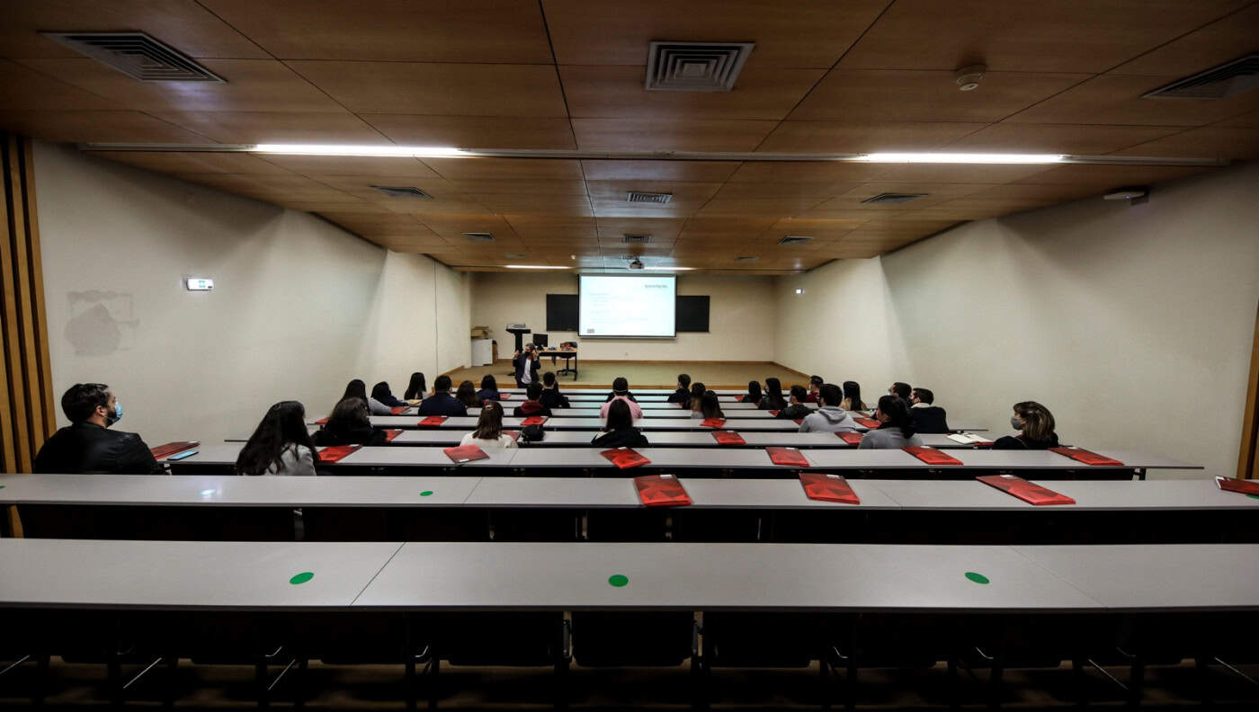 Cerca de metade dos professores universitários com fadiga elevada e exausão
