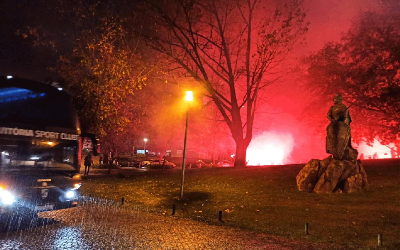 PSP identifica adeptos por falta de distanciamento social; Vitória SC critica "força excessiva"