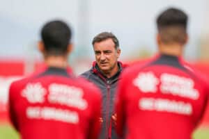Carlos Carvalhal leva 25 jogadores para a Ucrânia