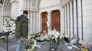 Padre ortodoxo atingido a tiro junto a igreja em Lyon, França
