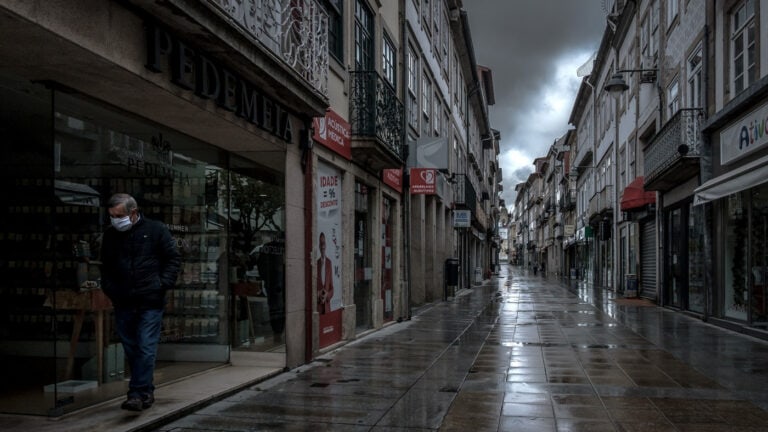 Braga com 704 casos activos e 1700 pessoas em vigilância