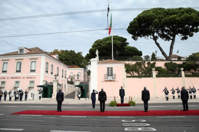 Bandeira a meia haste e minuto de silêncio em Belém pelas vítimas da covid-19 em Portugal