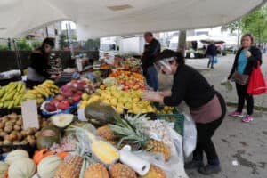 Governo recua e admite realização de feiras e mercados