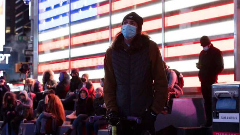 Biden diz-se "a caminho de vencer", Trump diz que já ganhou