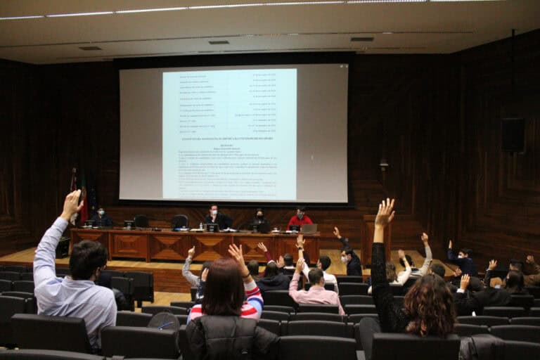 Eleições AAUM. Estudantes aprovam utilização do voto electrónico