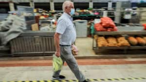 É permitido ir ao supermercado durante recolher obrigatório ao fim-de-semana