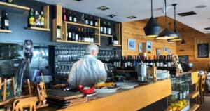 Metade das empresas do comércio e restauração com quebras acima de 50%&nbsp;