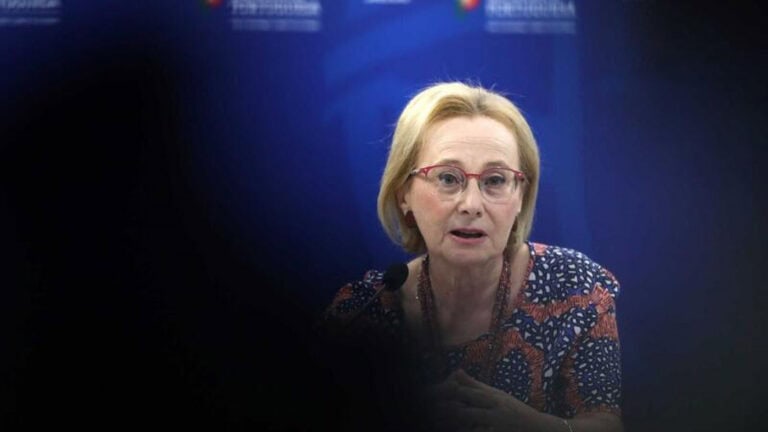 “Ninguém fala de como se pilota um avião, mas toda a gente sabe como é que se trata a pandemia”