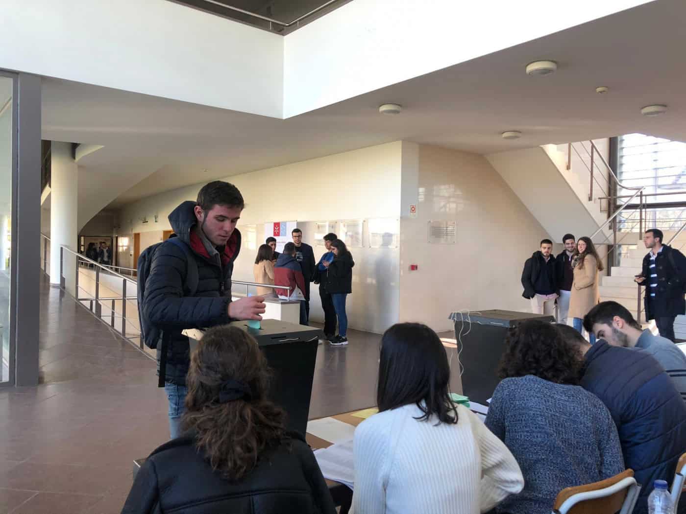 Eleições AAUM. Há duas listas para cada órgão