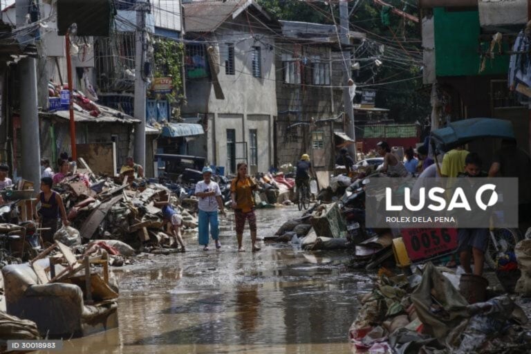 Tufão Vamco mata 67 pessoas nas Filipinas