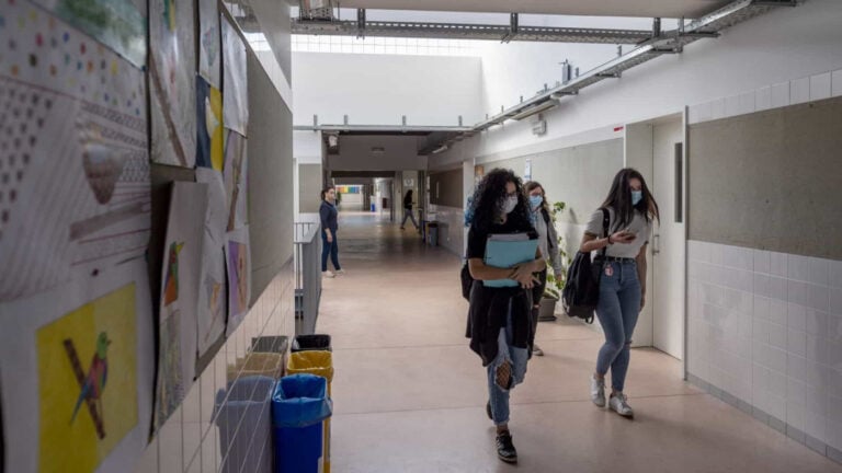Sindicato diz que há escolas que escondem casos de alunos com Covid-19