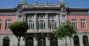 Concertos de Adriana Calcanhoto e B Fachada no Theatro Circo realizam-se em 2021