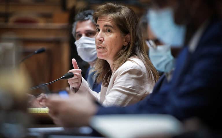 Pais têm as faltas justificadas na véspera dos feriados, mas sem apoio