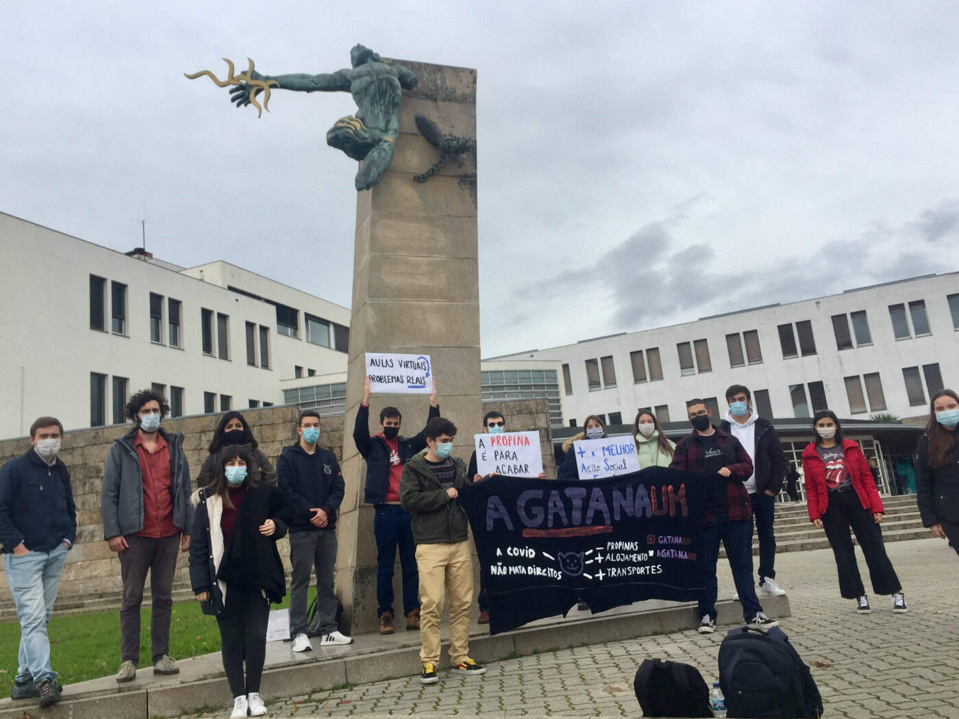 Movimento Gata na UM promove acção de luta junto ao Prometeu