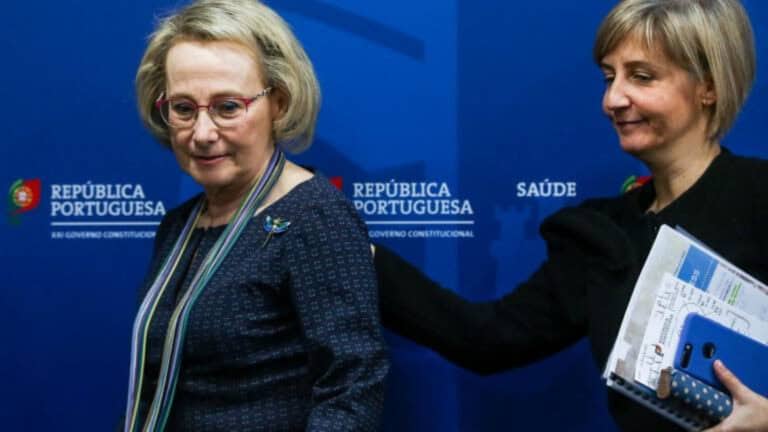 Ministra da Saúde com teste negativo à covid-19