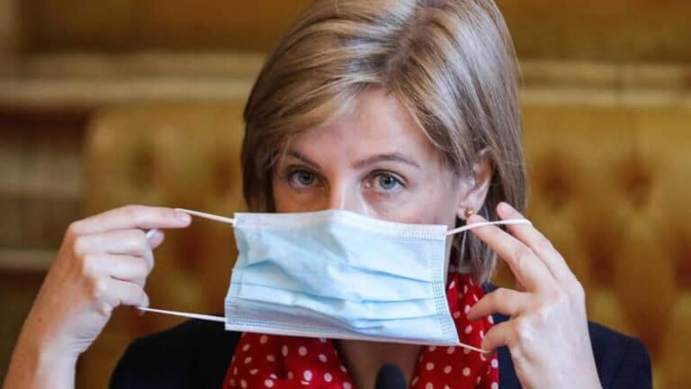 Vacina covid-19. Voluntária, gratuita – e não haverá nas farmácias