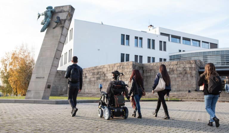 Alunos com deficiência devem ter mais condições de acesso, dizem UMinho e UAveiro