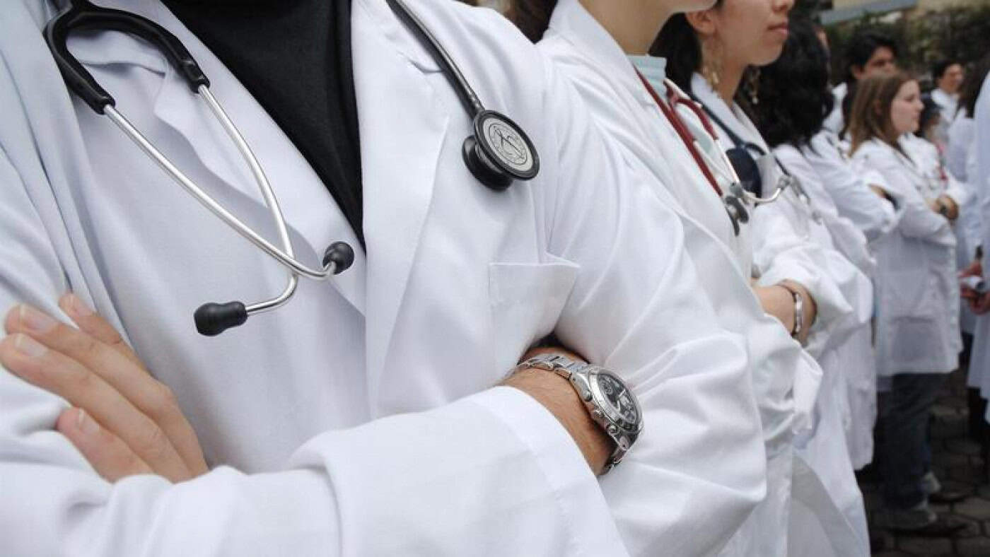 Governo quer desviar médicos internos do primeiro ano para combater pandemia