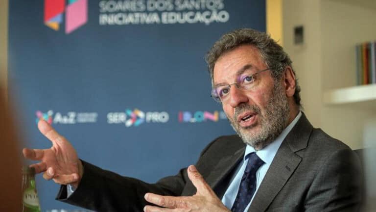 Nuno Crato lamenta “acusações irresponsáveis e falsas” de sec. Estado