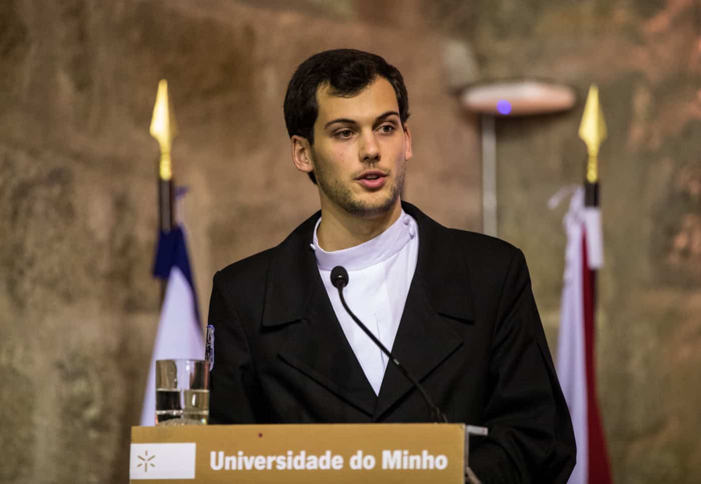 AAUM repudia comportamento discriminatório de grupo de estudantes