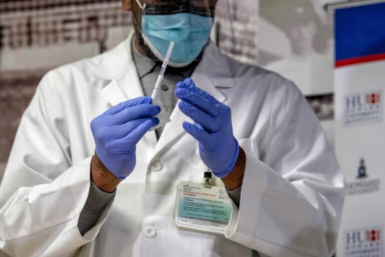 Quase um quarto da população poderá não ter acesso a vacinas até 2022