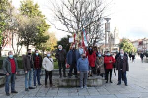 União dos Sindicatos monta pinheiro de natal na Arcada para pedir aumento dos salários