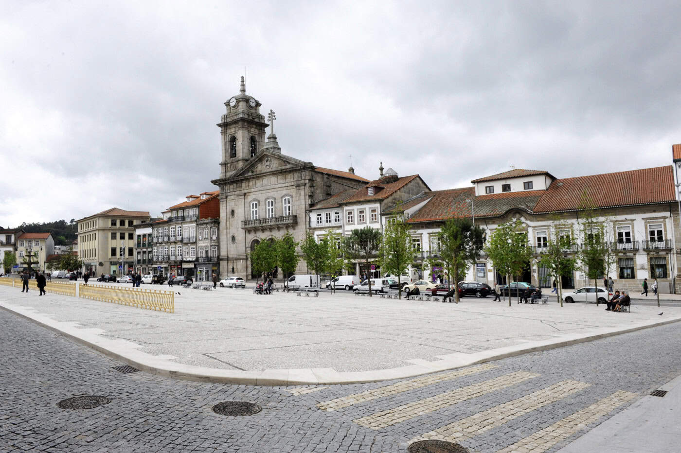 Comércio de Guimarães autorizado a abrir às 8h00 até 31 de Dezembro