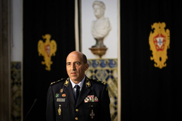 Ex-comandante-geral da GNR Botelho Miguel é o novo diretor do SEF