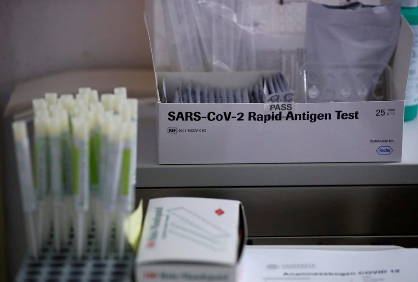 Bruxelas vai fornecer 20 milhões de testes rápidos aos Estados-membros