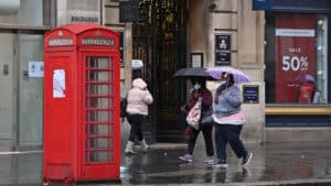 Covid-19: Reino Unido aprova vacina Universidade de Oxford/AstraZeneca