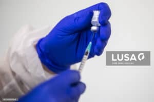 Covid-19. Vacinação nos lares de idosos arranca esta segunda-feira