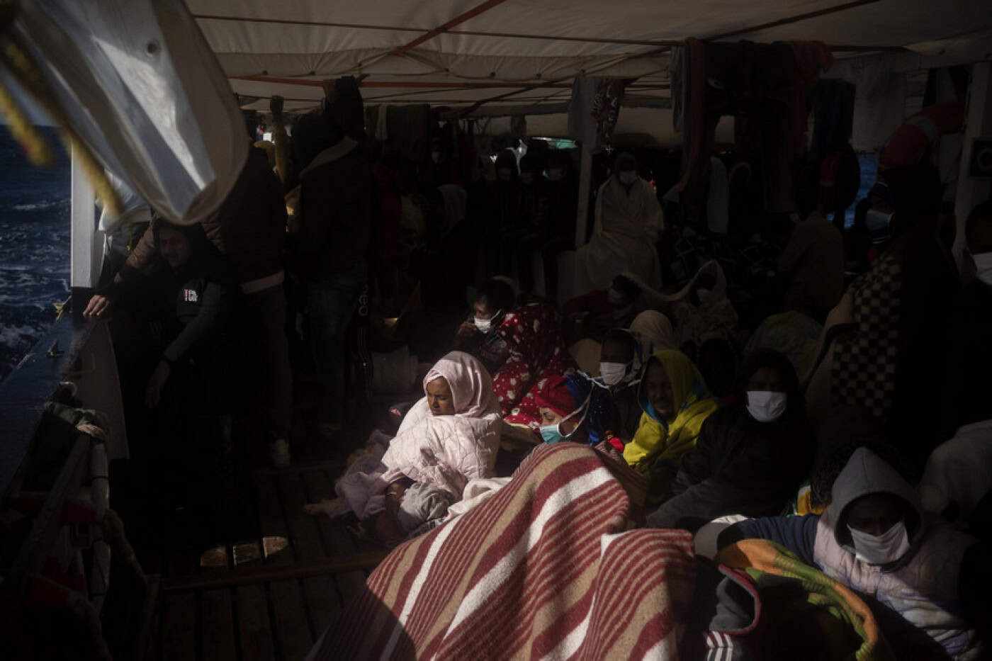 Itália autoriza desembarque de 265 migrantes em navio humanitário&nbsp;