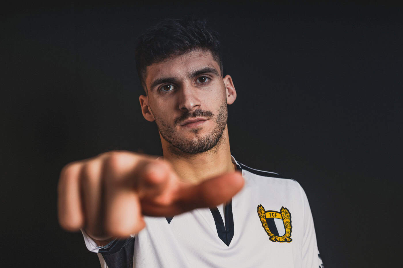 FC Famalicão oficializa contratação de Rúben Vinagre