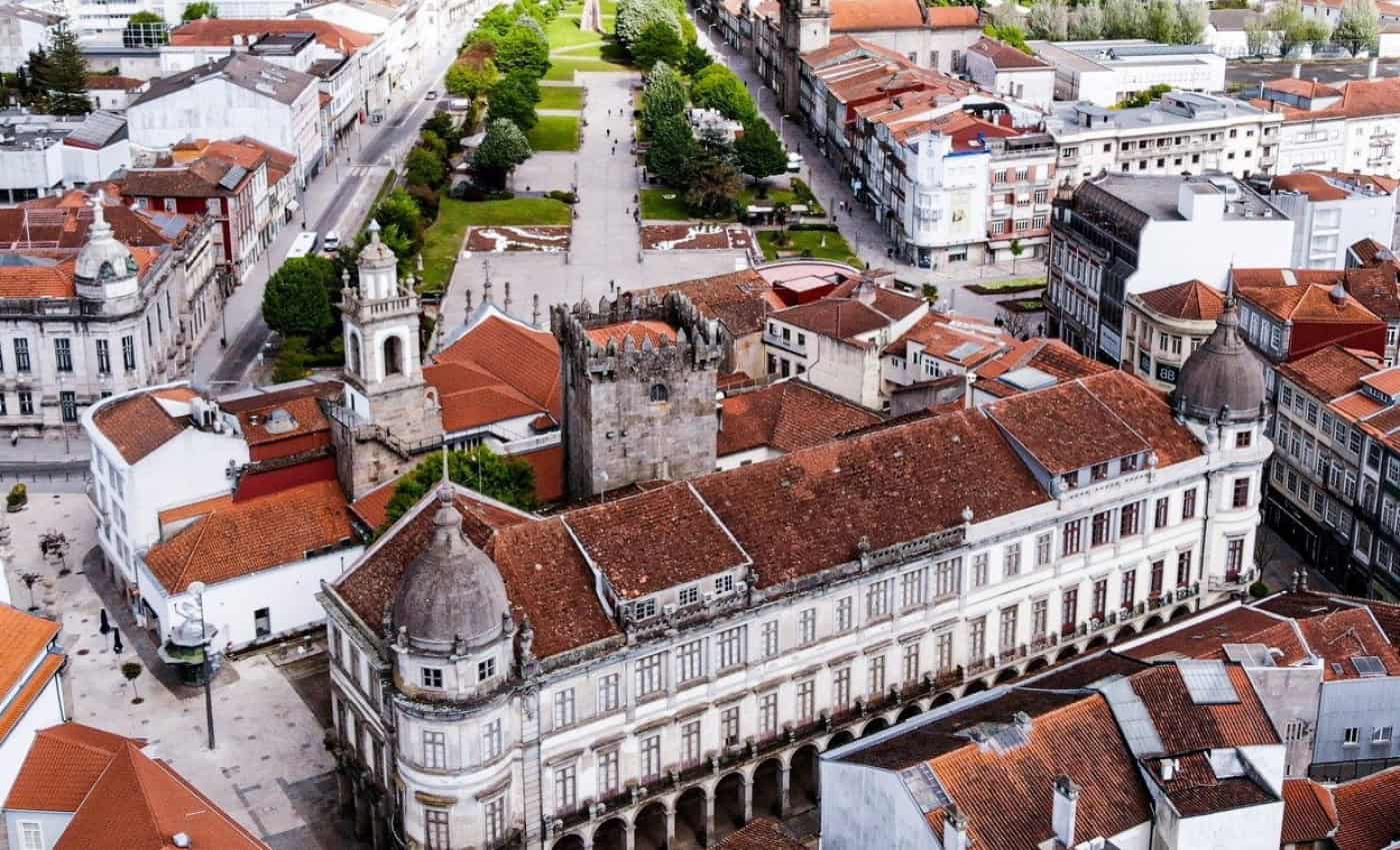 UMinho procura solução e parceiros para recuperar edifício do Castelo e rejeita alienação