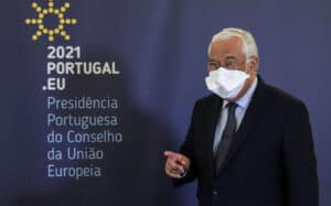 Governo pondera tomar já medidas mais duras para travar a covid-19