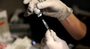 Bruxelas garante mais 300 milhões de doses da vacina Pfizer-BioNTech