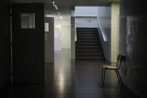 Confinamento com escolas abertas reduz índice de transmissibilidade abaixo de 1