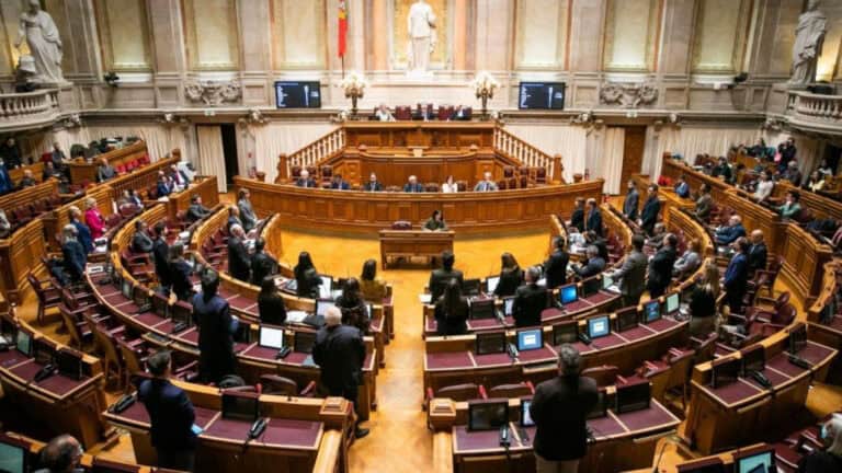 Parlamento aprova novo estado de emergência