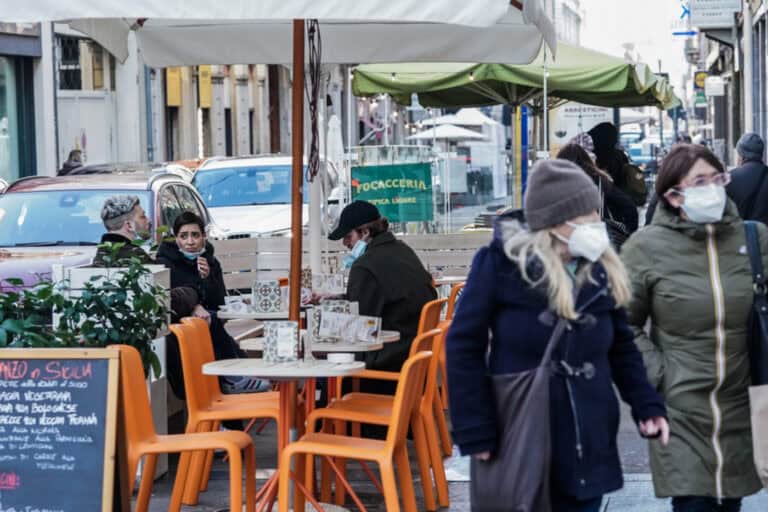 Pandemia já matou mais de 1,96 milhões de pessoas no mundo&nbsp;