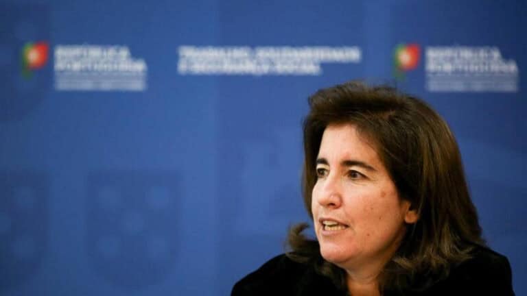 Ministra do Trabalho testa positivo à Covid-19 e tem “sintomas ligeiros”