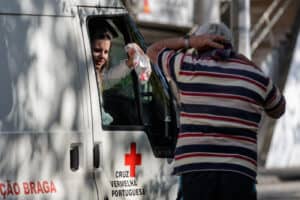 Uma casa com vista para o céu. Como (sobre)vivem os sem-abrigo de Braga ao frio