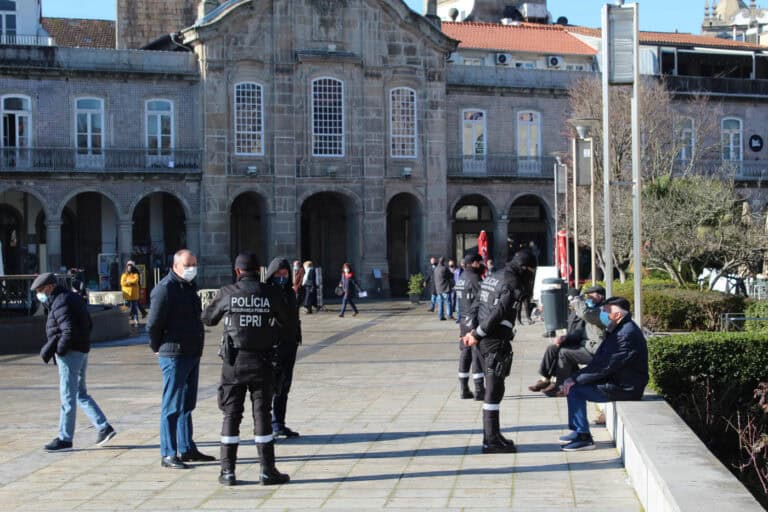 PSP dispersa ajuntamentos na Arcada