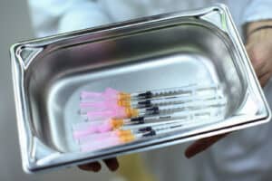 Covid-19: profissionais dos setores privado e social começaram a ser vacinados