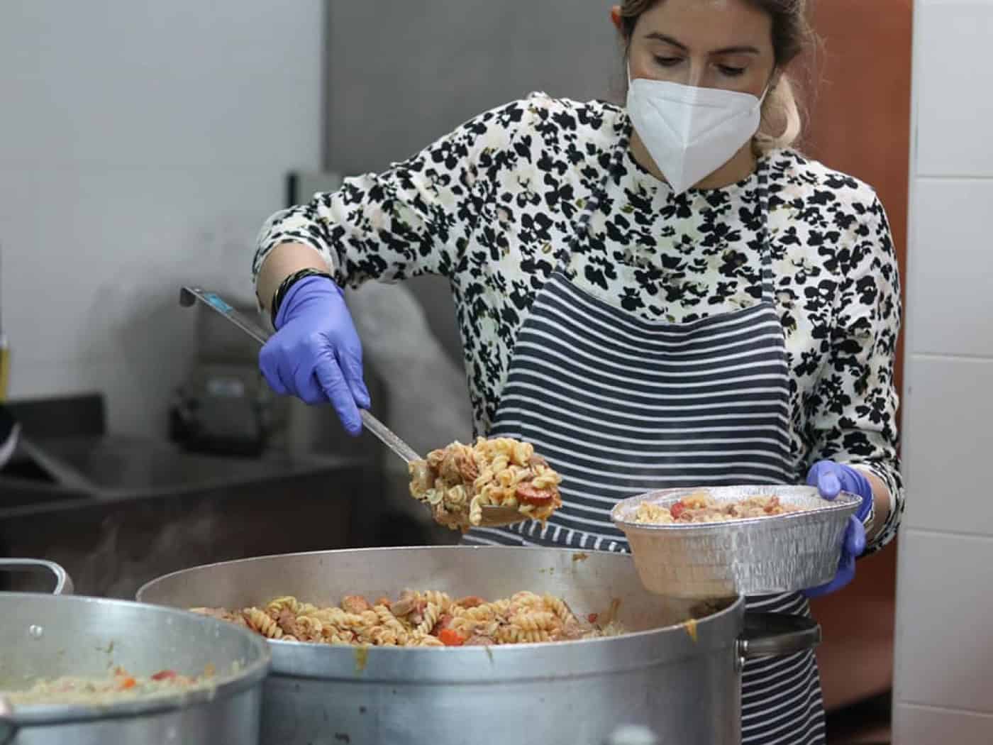 Virar a Página coloca comida no prato de quem precisa há dez meses