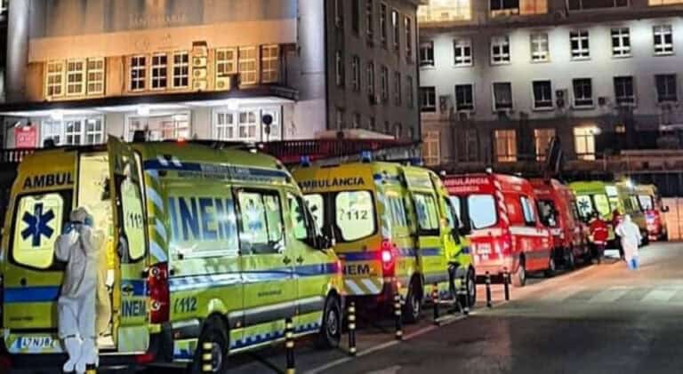 Covid-19. Ambulâncias formam fila à porta das urgências em Lisboa e Torres Vedras