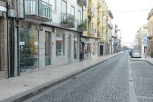 Trânsito interdito na Rua Gil Vicente para realização de obras 