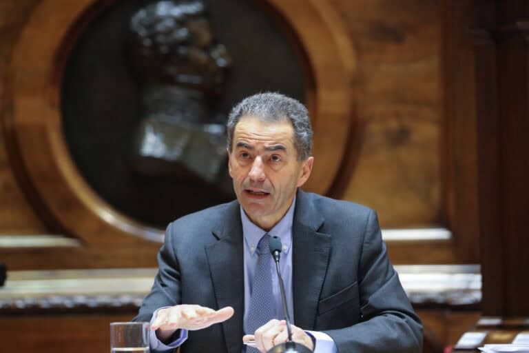 Ministro não quer, para já, alterar aulas ou avaliações presenciais no ensino superior