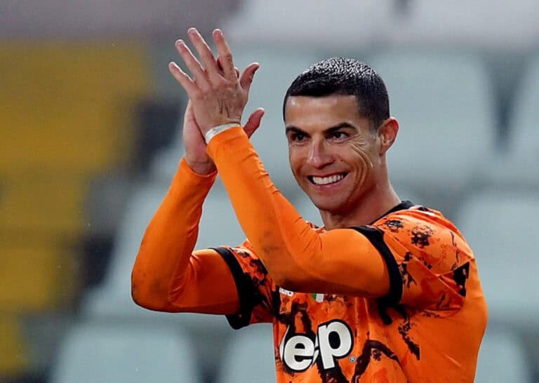 Cristiano Ronaldo pela 15.ª vez na equipa do ano da UEFA votada pelos adeptos