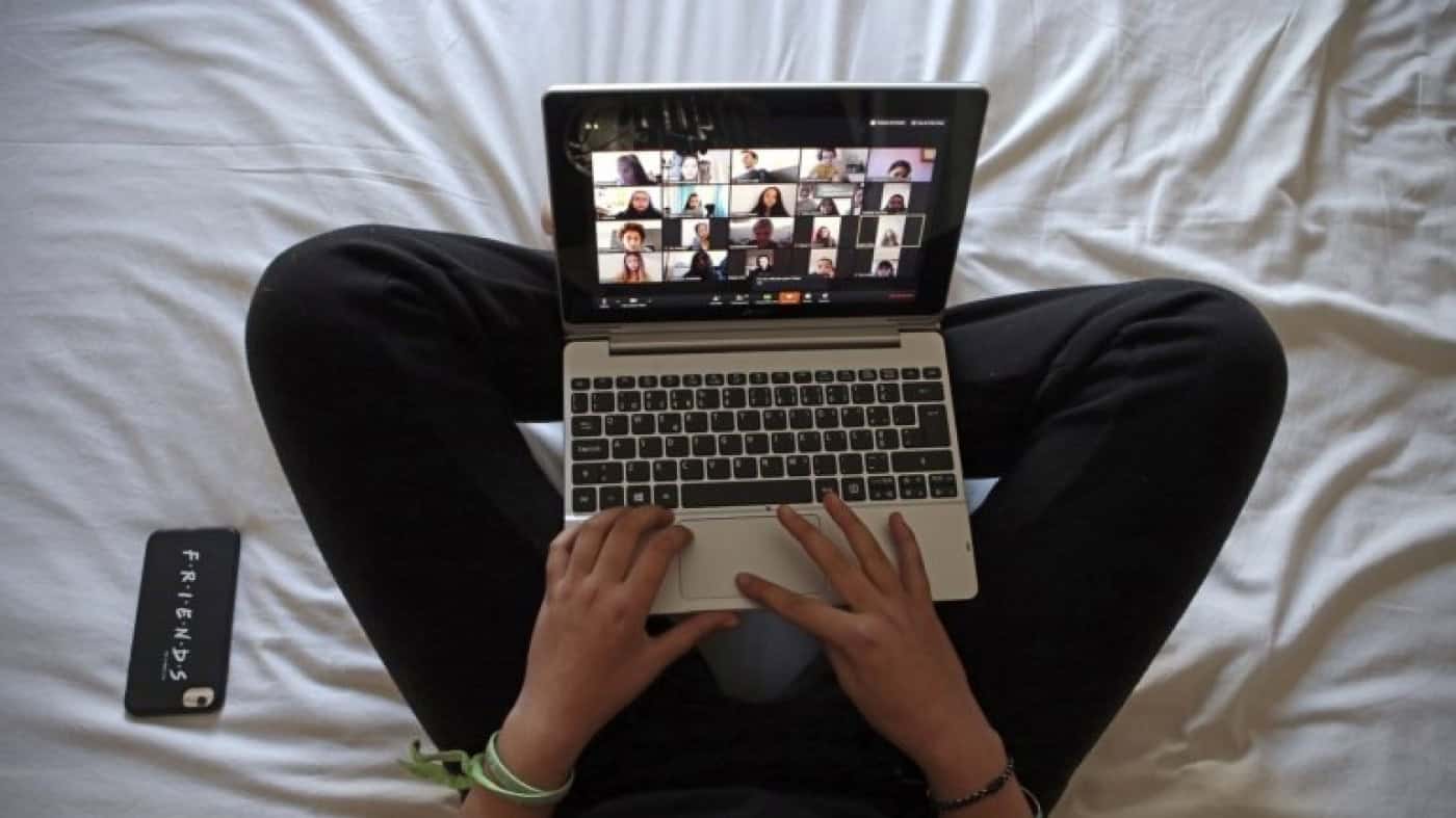 Comissão Europeia pede resposta conjunta para mitigar desigualdades no ensino à distância