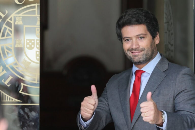 Ventura coloca lugar à disposição